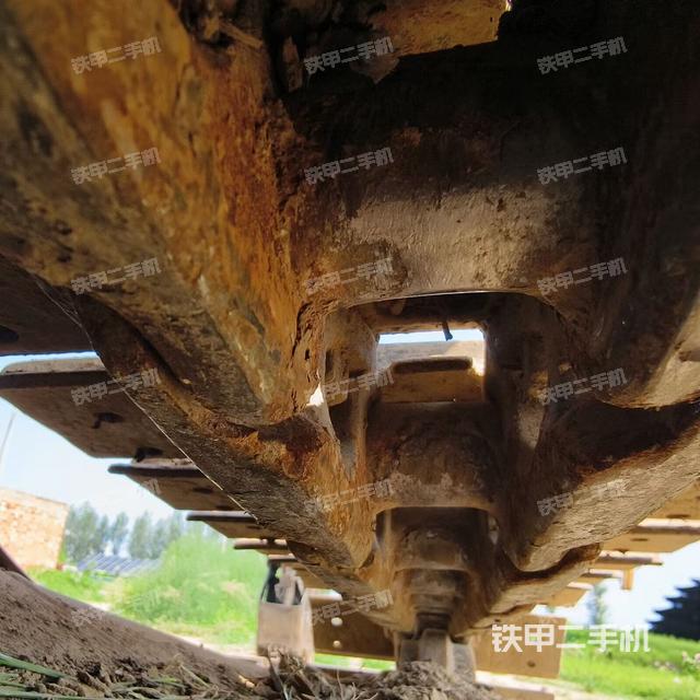 單側(cè)履帶整體(整機(jī)外觀) 單側(cè)履帶整體(整機(jī)外觀)