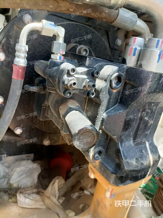 液壓泵艙室正面整體（整機(jī)外觀）