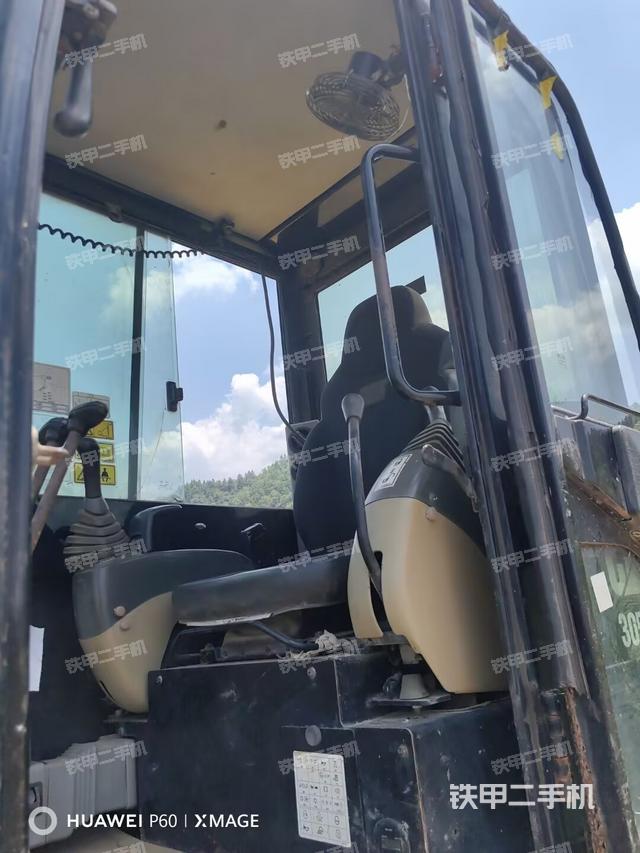 驾驶室整体（整机外观）