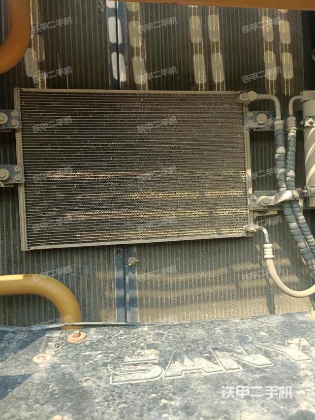 散熱器正面(大件艙室) 散熱器正面(大件艙室)
