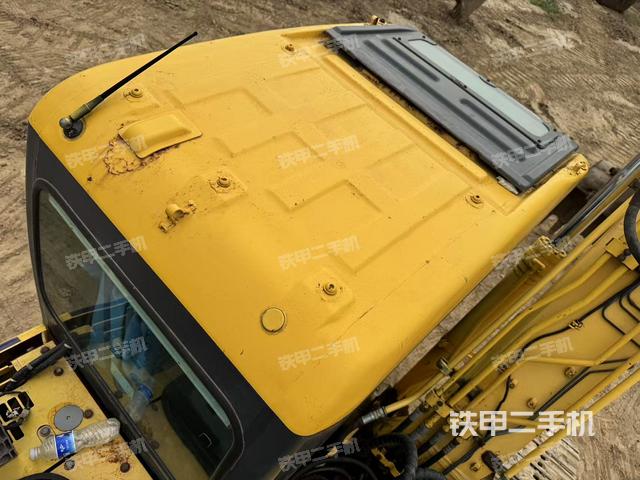 駕駛室頂部(整機外觀) 駕駛室頂部(整機外觀)