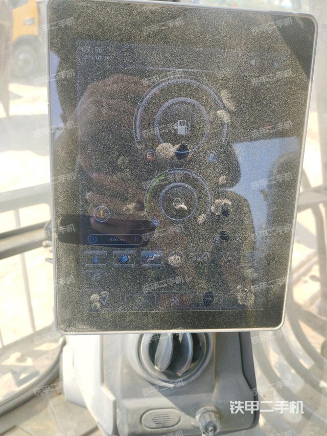 显示屏 (驾驶室部分) 显示屏 (驾驶室部分)