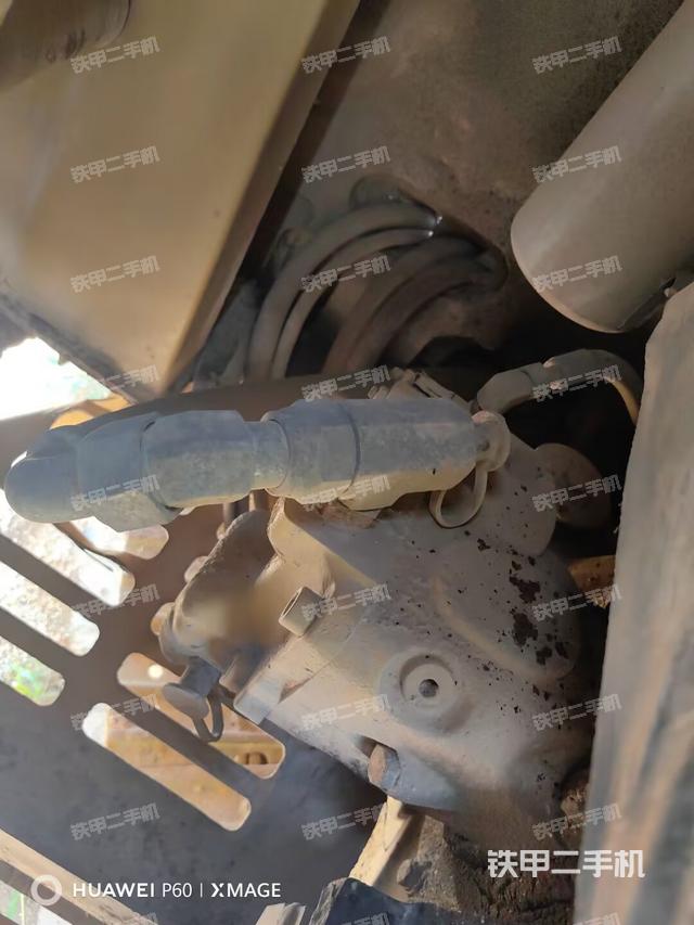 液压泵舱室正面整体（整机外观）