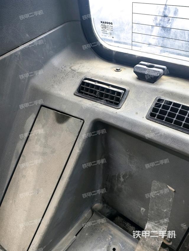 后窗玻璃角标(驾驶室部分) 后窗玻璃角标(驾驶室部分)