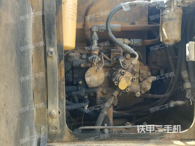 液壓泵斜45?左(大件艙室) 液壓泵斜45?左(大件艙室)