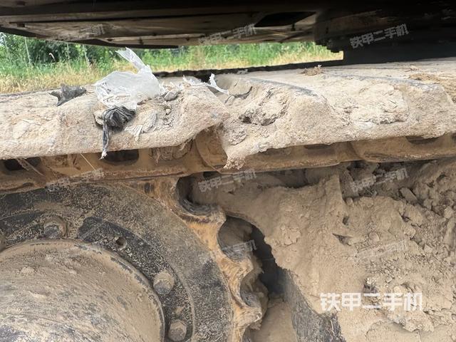 單側(cè)履帶整體(整機(jī)外觀) 單側(cè)履帶整體(整機(jī)外觀)