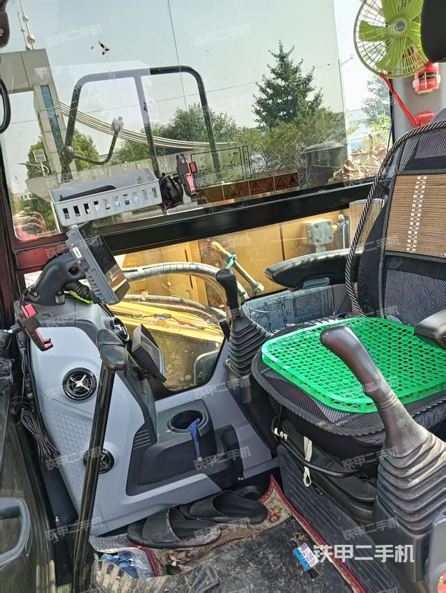 駕駛室整體（整機(jī)外觀）