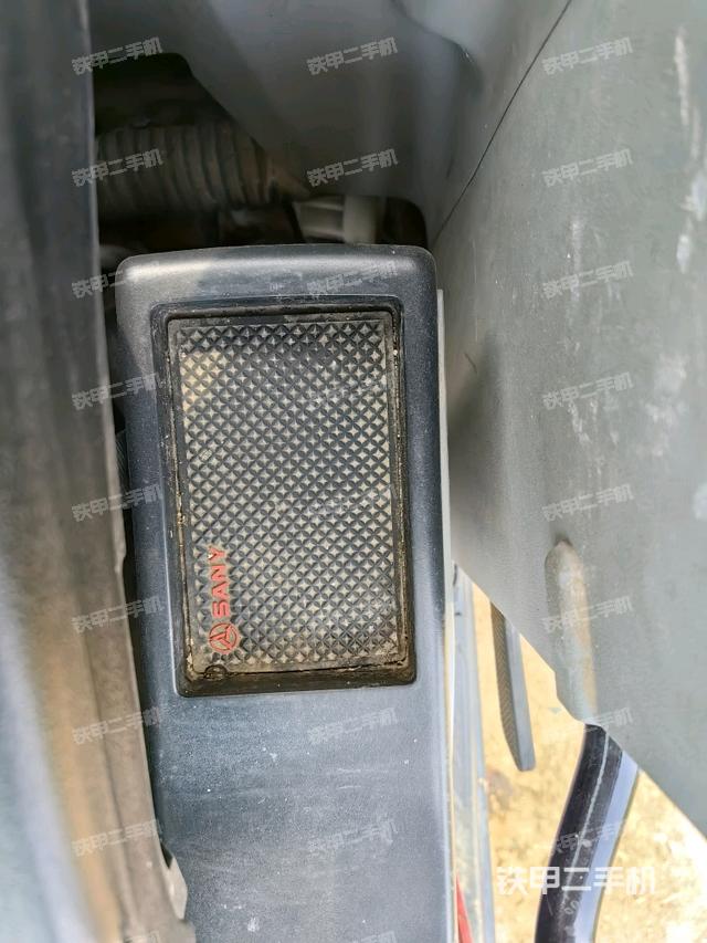 座椅左侧控制台/音响/含左手柄（驾驶室部分）