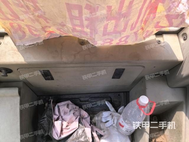 座椅右側(cè)控制臺/鑰匙門/油門/含右手柄(駕駛室部分) 座椅右側(cè)控制臺/鑰匙門/油門/含右手柄(駕駛室部分)