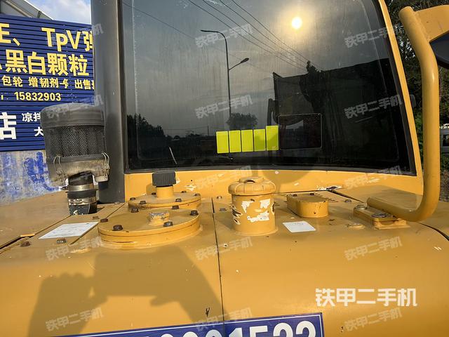 回轉(zhuǎn)馬達(dá)和主控閥(整機(jī)外觀) 回轉(zhuǎn)馬達(dá)和主控閥(整機(jī)外觀)