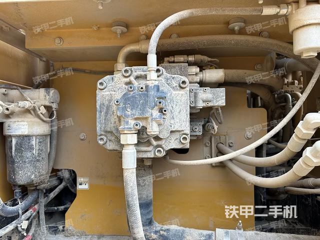 液壓泵艙室正面整體(整機(jī)外觀) 液壓泵艙室正面整體(整機(jī)外觀)