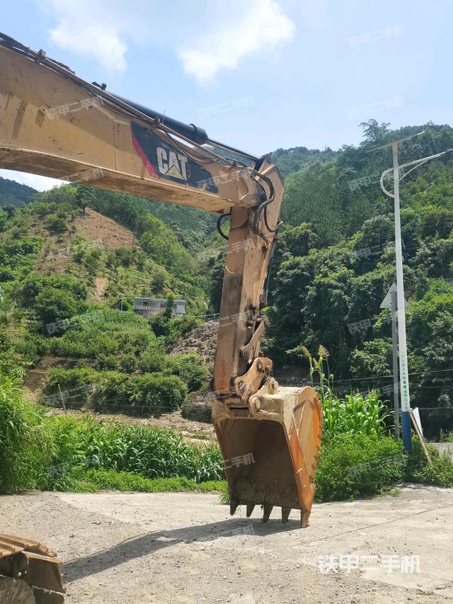 小臂整體右前(工作和回轉(zhuǎn)裝置) 小臂整體右前(工作和回轉(zhuǎn)裝置)