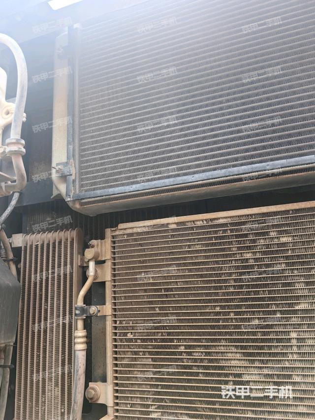 散热器正面(大件舱室) 散热器正面(大件舱室)