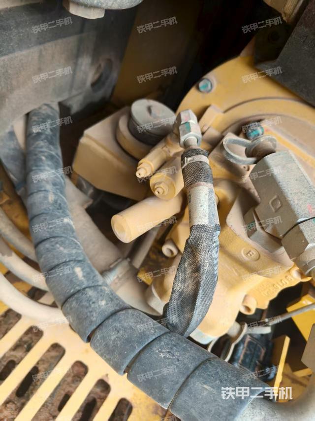 液壓泵艙室正面整體(整機(jī)外觀) 液壓泵艙室正面整體(整機(jī)外觀)