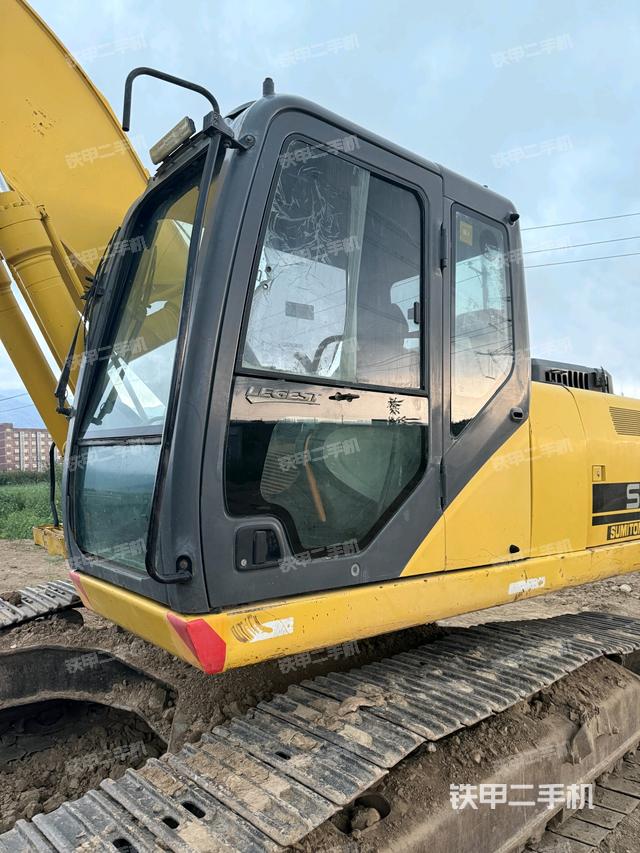 驾驶室顶部(整机外观) 驾驶室顶部(整机外观)