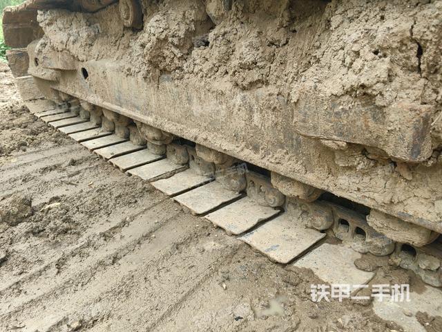 右侧履带整体(行走机构) 右侧履带整体(行走机构)