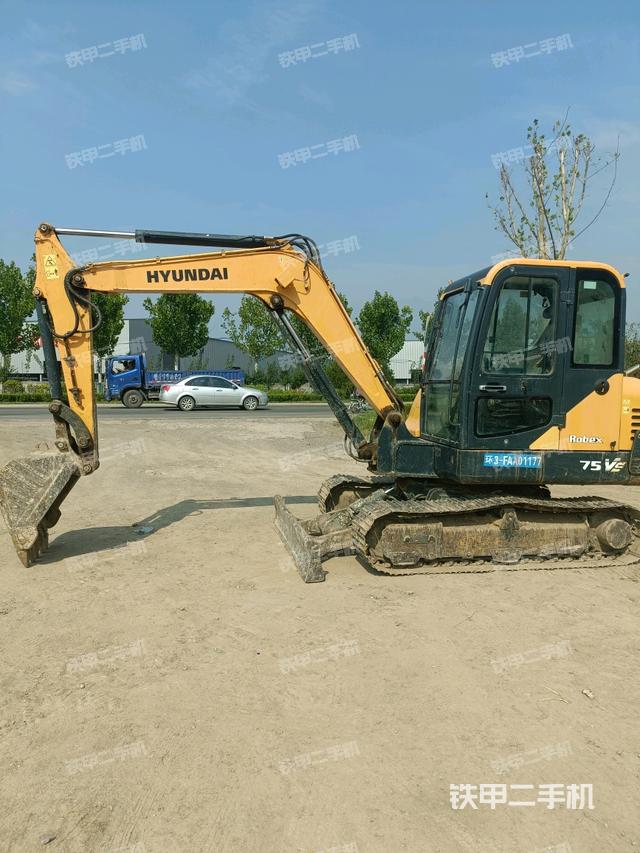 現(xiàn)代R 60VS挖掘機(jī)