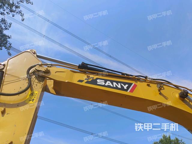 小臂整体右前(工作和回转装置) 小臂整体右前(工作和回转装置)
