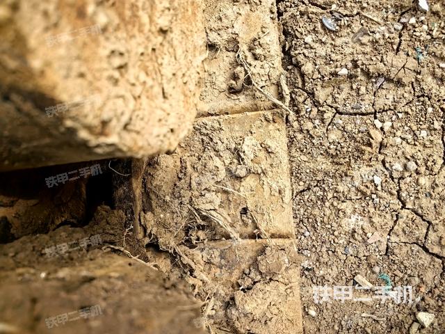 右驱动轮（行走机构）