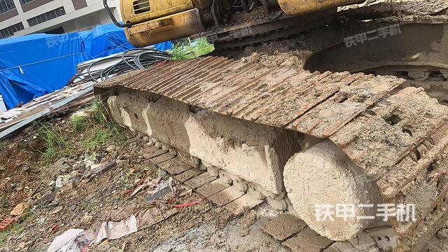 單側(cè)履帶整體(整機外觀) 單側(cè)履帶整體(整機外觀)