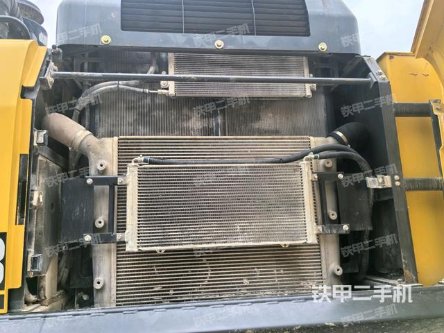散熱器正面(大件艙室) 散熱器正面(大件艙室)