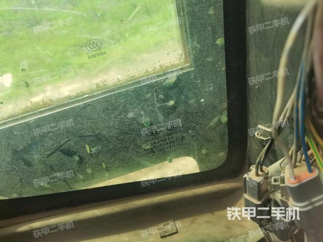 左后方玻璃角標(駕駛室部分) 左后方玻璃角標(駕駛室部分)
