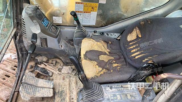 駕駛室整體(整機外觀) 駕駛室整體(整機外觀)