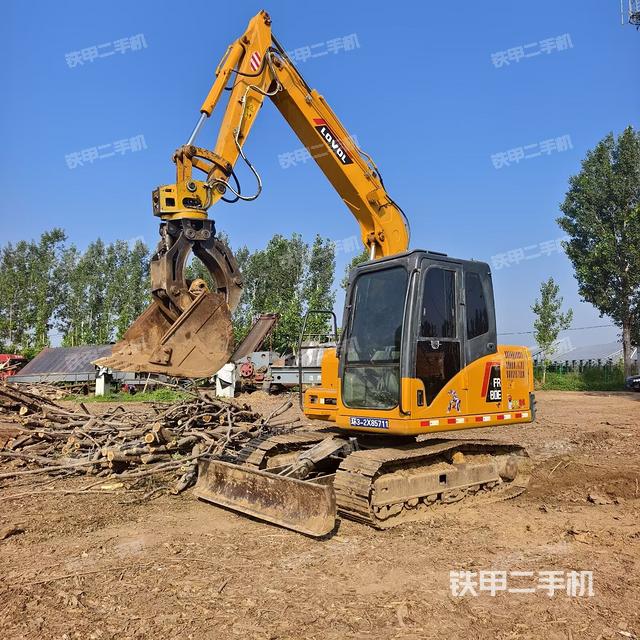 駕駛室整體(整機(jī)外觀) 駕駛室整體(整機(jī)外觀)