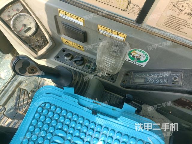 座椅右側(cè)控制臺(tái)/鑰匙門/油門/含右手柄(駕駛室部分) 座椅右側(cè)控制臺(tái)/鑰匙門/油門/含右手柄(駕駛室部分)