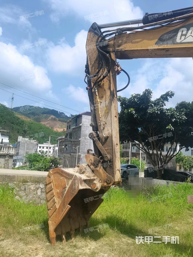 小臂整體左后(工作和回轉(zhuǎn)裝置) 小臂整體左后(工作和回轉(zhuǎn)裝置)