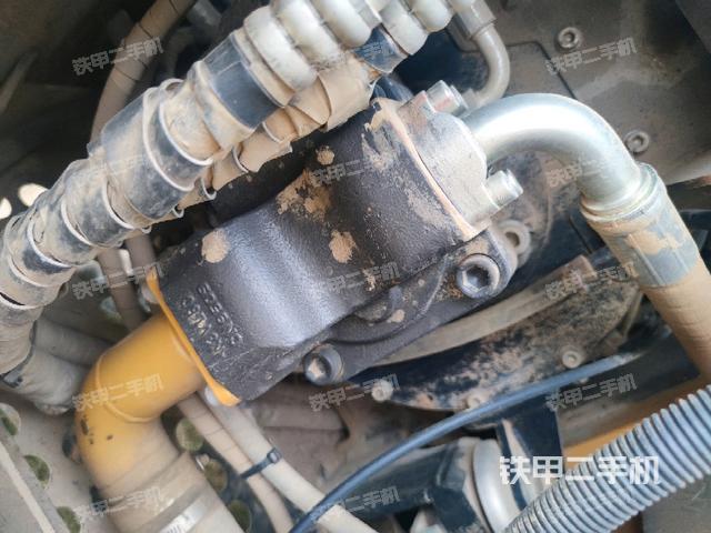 液壓泵艙室正面整體(整機(jī)外觀) 液壓泵艙室正面整體(整機(jī)外觀)