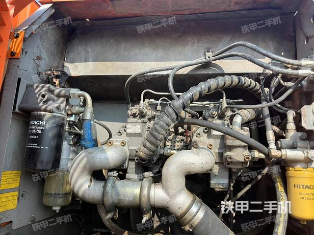 液壓泵艙室正面整體(整機外觀) 液壓泵艙室正面整體(整機外觀)