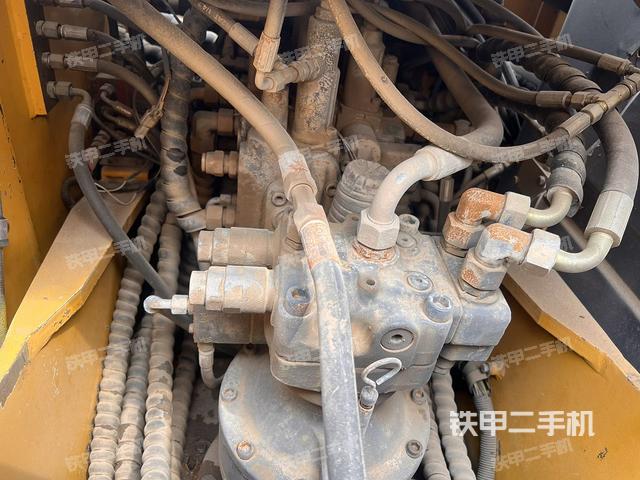 回轉(zhuǎn)馬達(dá)和主控閥(整機(jī)外觀) 回轉(zhuǎn)馬達(dá)和主控閥(整機(jī)外觀)