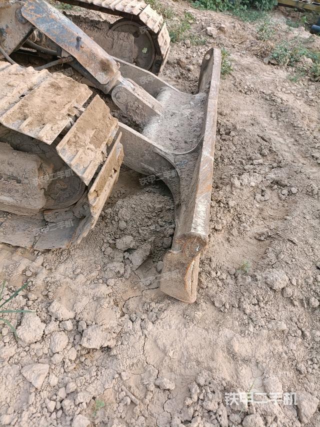 转盘和下车架正前(工作和回转装置) 转盘和下车架正前(工作和回转装置)