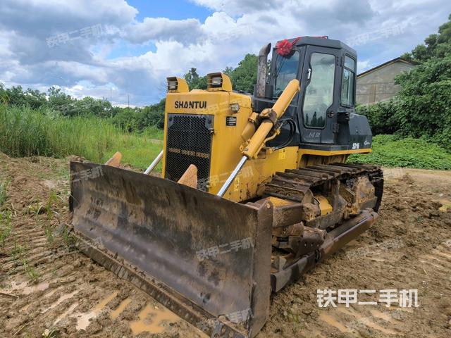 山推SD16標(biāo)準(zhǔn)型推土機(jī)