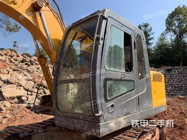 現(xiàn)代R110-7挖掘機
