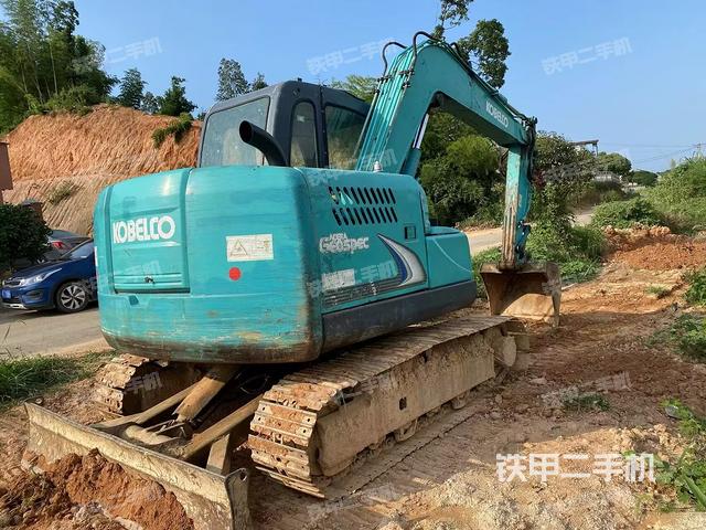 神钢SK75-8挖掘机