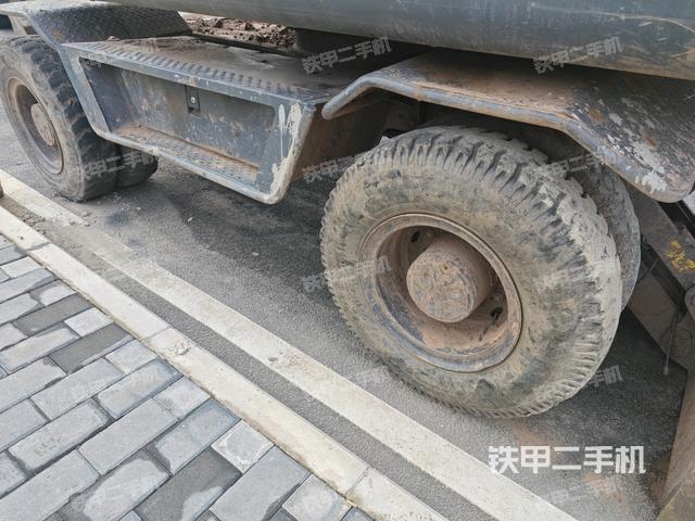 右侧履带整体(行走机构) 右侧履带整体(行走机构)