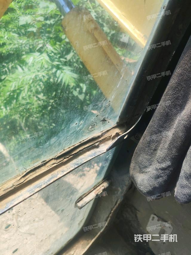 左后方玻璃角標(biāo)(駕駛室部分) 左后方玻璃角標(biāo)(駕駛室部分)