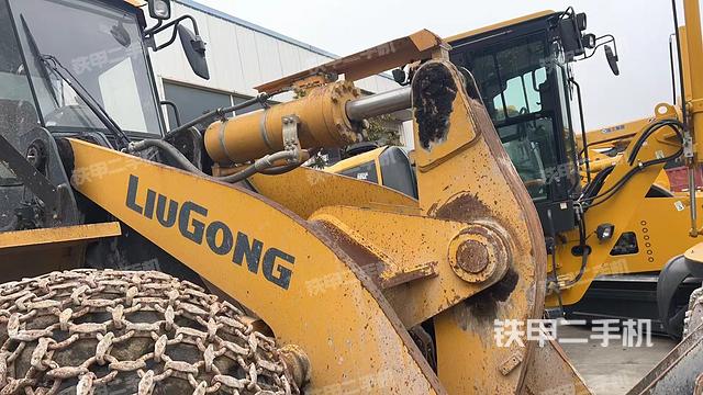 發(fā)動(dòng)機(jī)右側(cè)(整機(jī)外觀及大件) 發(fā)動(dòng)機(jī)右側(cè)(整機(jī)外觀及大件)
