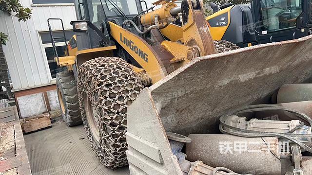 工作裝置整體(整機(jī)外觀及大件) 工作裝置整體(整機(jī)外觀及大件)