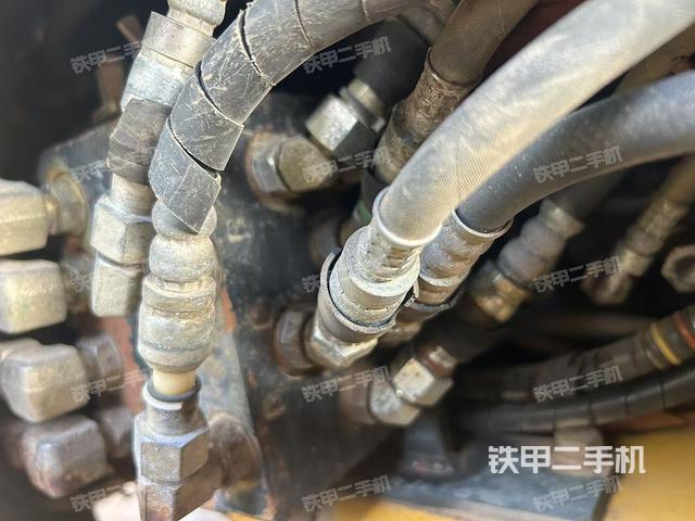 回轉(zhuǎn)馬達(dá)和主控閥(整機(jī)外觀) 回轉(zhuǎn)馬達(dá)和主控閥(整機(jī)外觀)