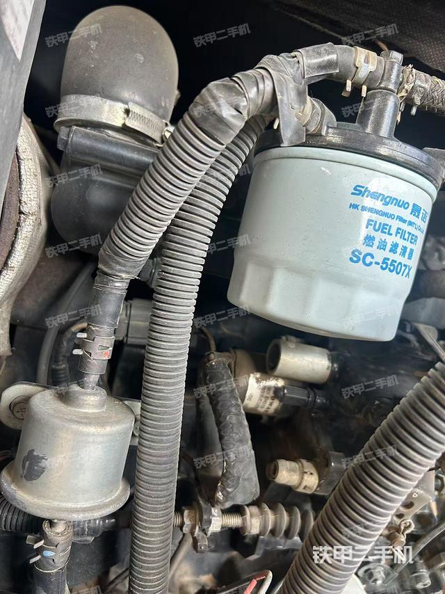 液壓泵艙室正面整體(整機(jī)外觀) 液壓泵艙室正面整體(整機(jī)外觀)