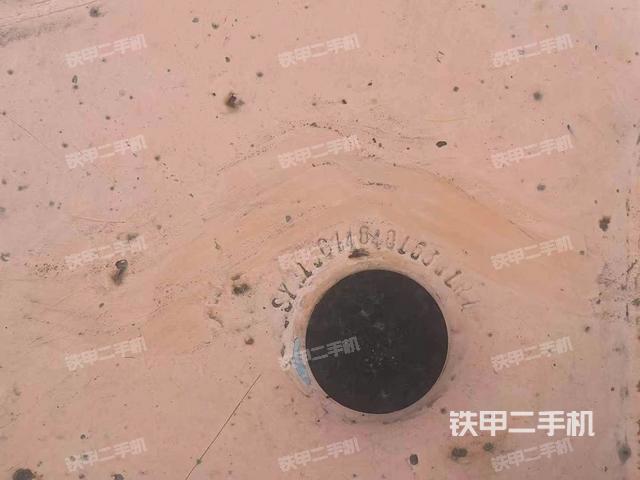 駕駛室頂部(整機(jī)外觀) 駕駛室頂部(整機(jī)外觀)