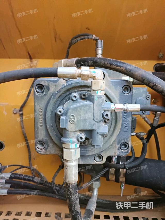 液壓泵艙室正面整體(整機(jī)外觀) 液壓泵艙室正面整體(整機(jī)外觀)