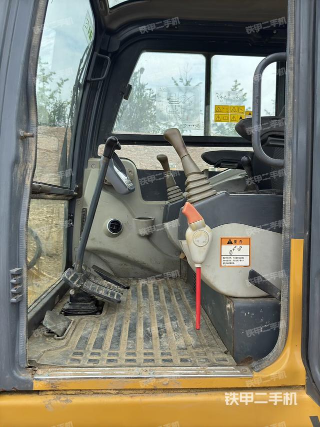 駕駛室整體（整機外觀）