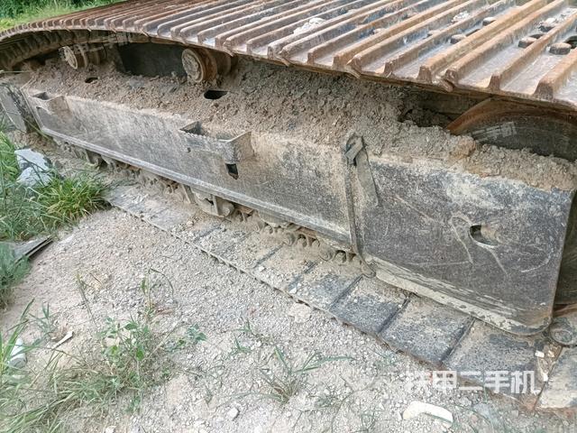 单侧履带整体(整机外观) 单侧履带整体(整机外观)