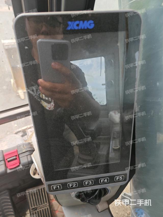显示屏 (驾驶室部分) 显示屏 (驾驶室部分)