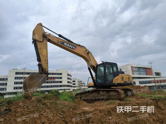 三一重工SY215C挖掘機(jī)