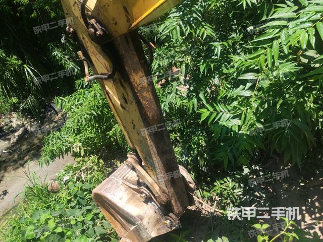 鏟斗右后整體(工作和回轉(zhuǎn)裝置) 鏟斗右后整體(工作和回轉(zhuǎn)裝置)